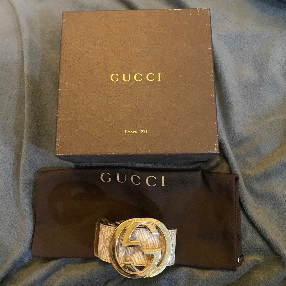 ❌ SOLD❌Gucci Supreme belt with G buckle